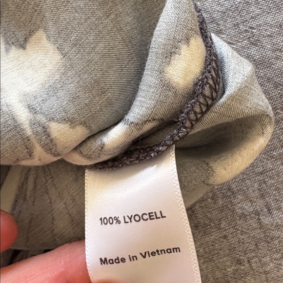 Evereve Black and Cream Floral Blouse - Picture 3 of 3